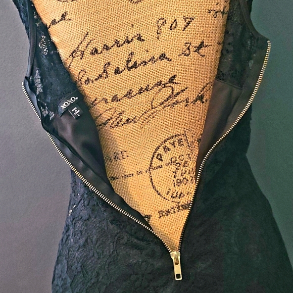 Short/mini Dress sz LG material stretches Black netting Gold zipper in Back - Picture 10 of 12